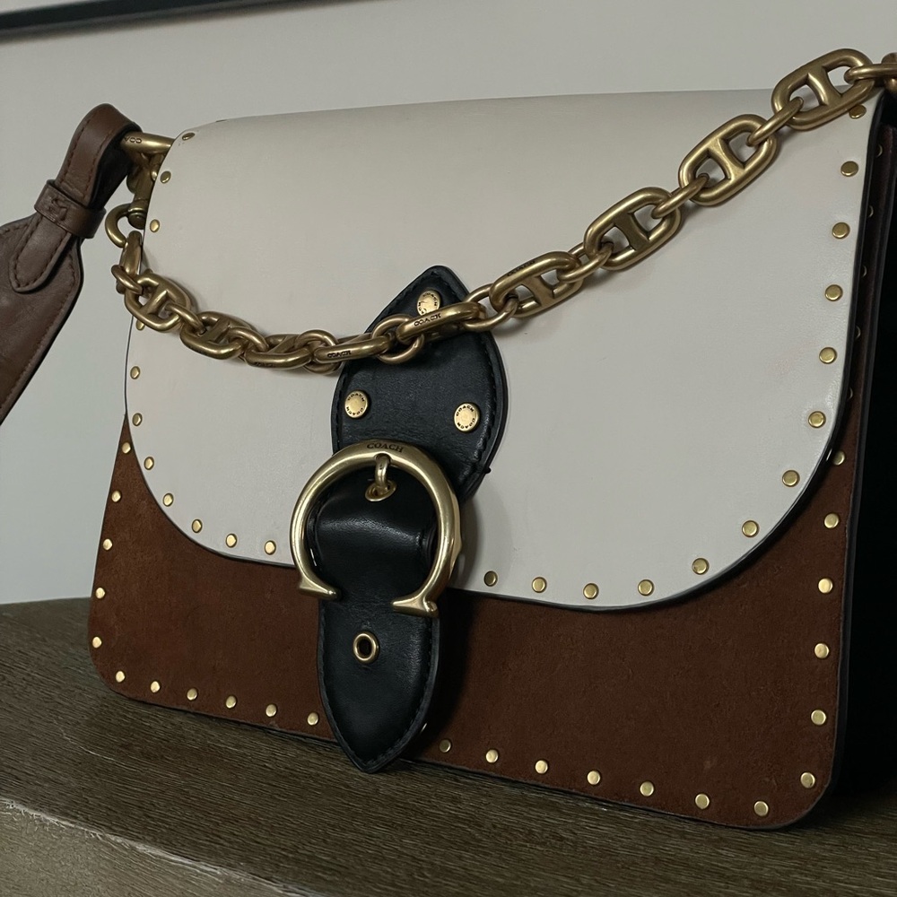 COACH Beat Shoulder bag in Colorblock with rivets brass and Vintage Khaki Multi
